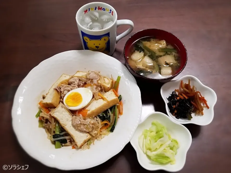 Snapdishの料理写真:今日の晩ご飯だよ(*^^*)
★厚揚げと野菜の中華丼
★ひじき煮ときんぴらごぼう
★キャベツの浅漬け
★お麩とほうれん草の味噌汁|ソラシェフさん