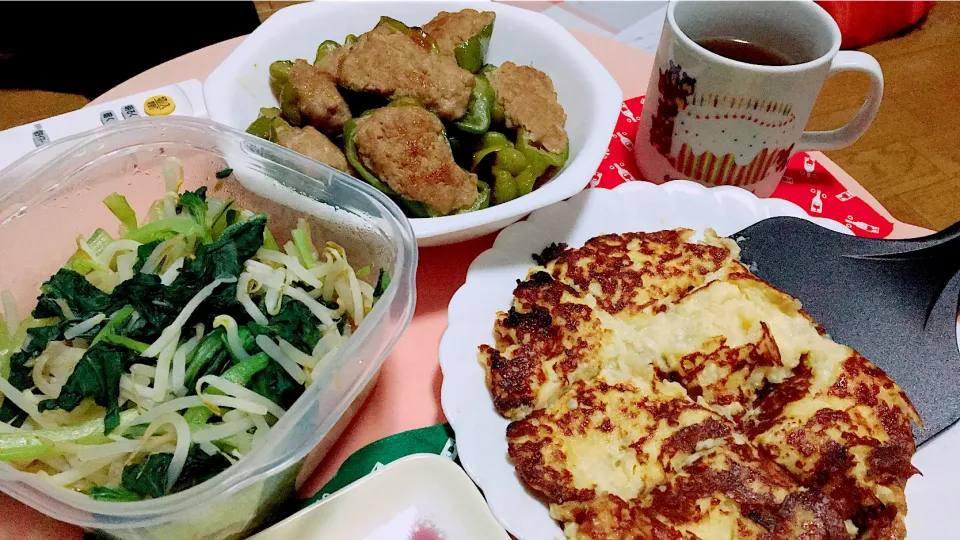 Snapdishの料理写真:ピーマンの肉詰め、玉とろろ|KTさん