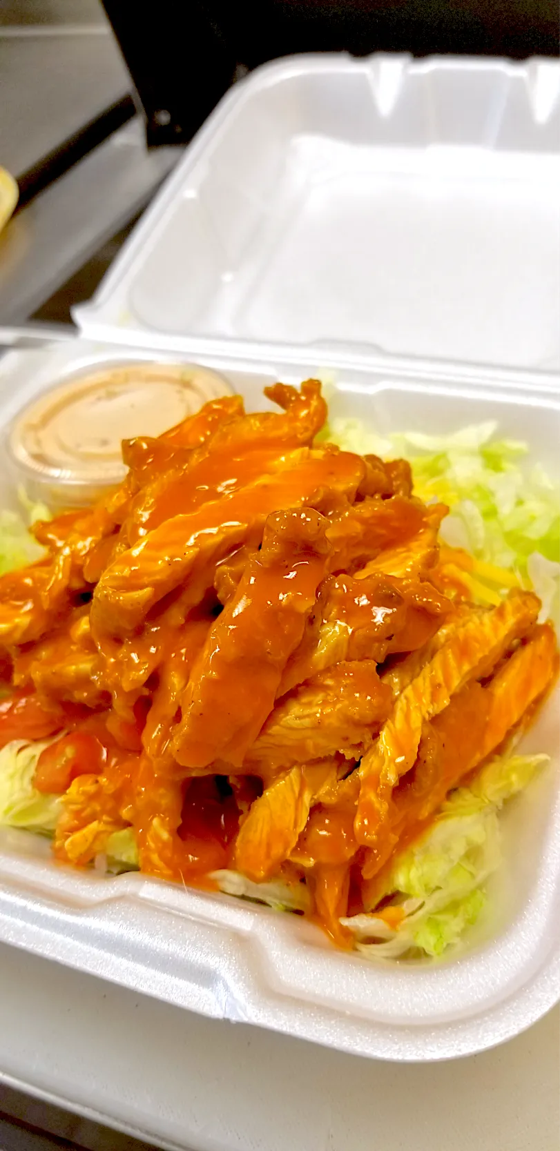 Buffalo chicken salad|Safi Aminさん