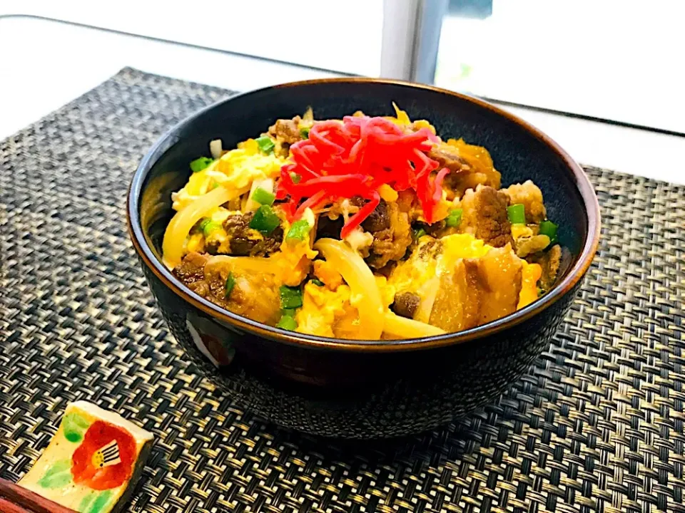 猪肉卵とじ丼！(*☻-☻*)
日曜日の朝ごはん。|イチロッタさん