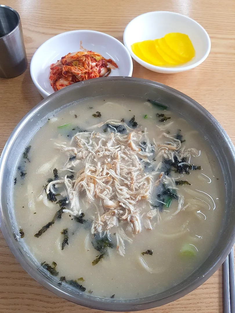 한식) Noodle Soup with Chicken 
(로마자표기: dakkalguksu)|up0516さん