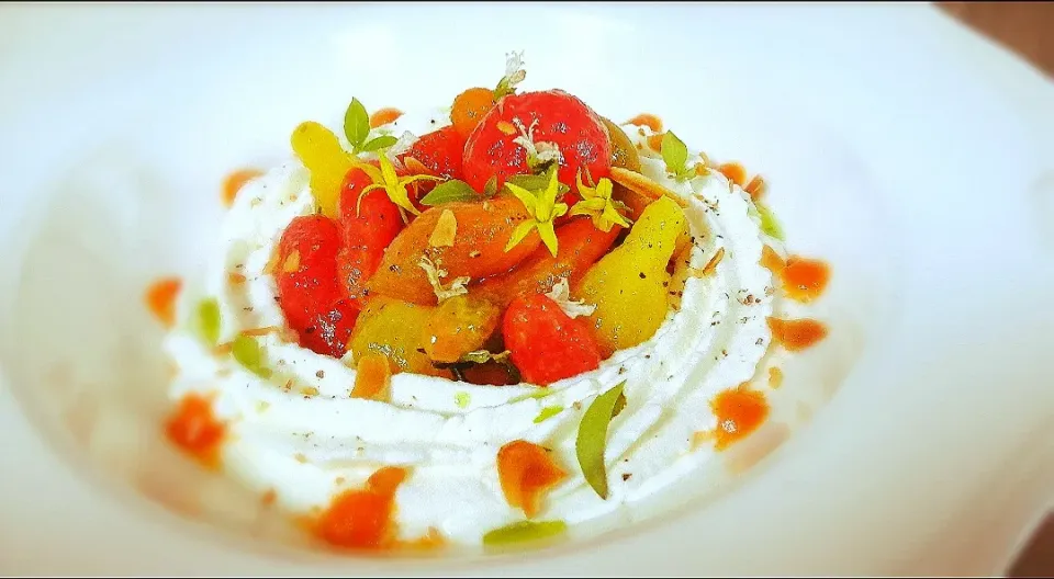 Snapdishの料理写真:Garden tomatoes salad.|Gianl Manさん