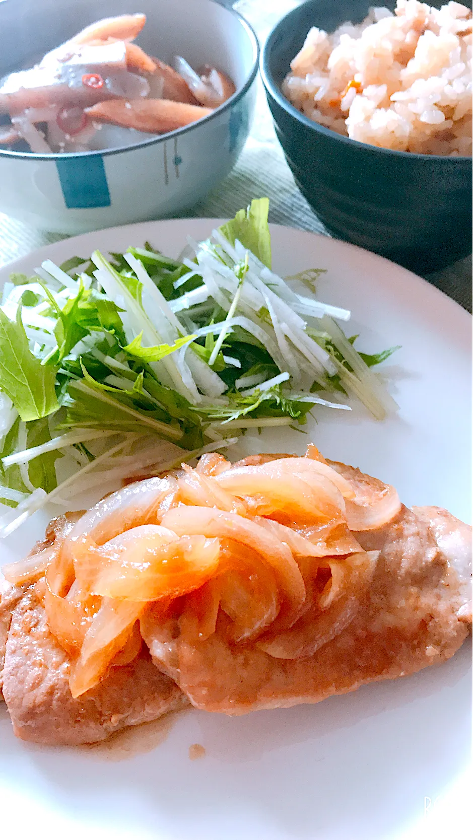 しょうが焼きと炊き込みご飯♥︎|さなさん