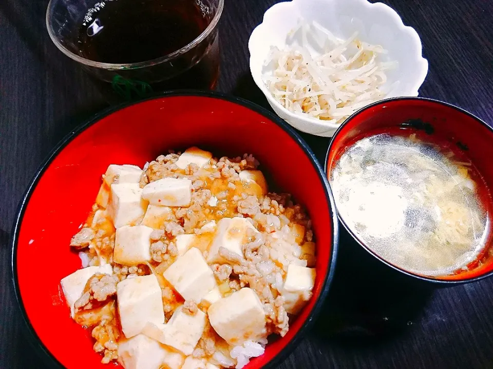 麻婆丼、きのこと卵のスープ、もやしのナムル|サトリさん