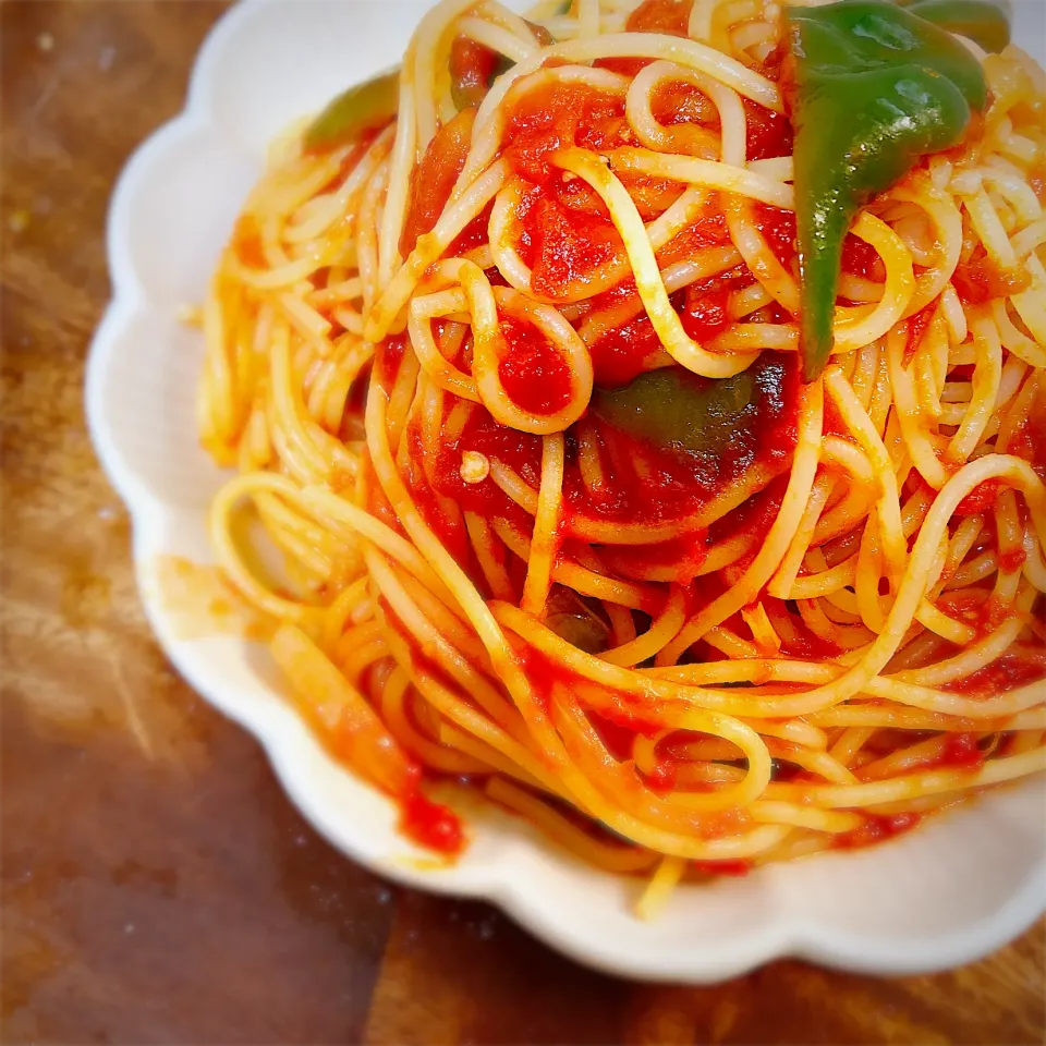 ピーマンと玉ねぎのトマトソースパスタ🍝|ちーまるさん