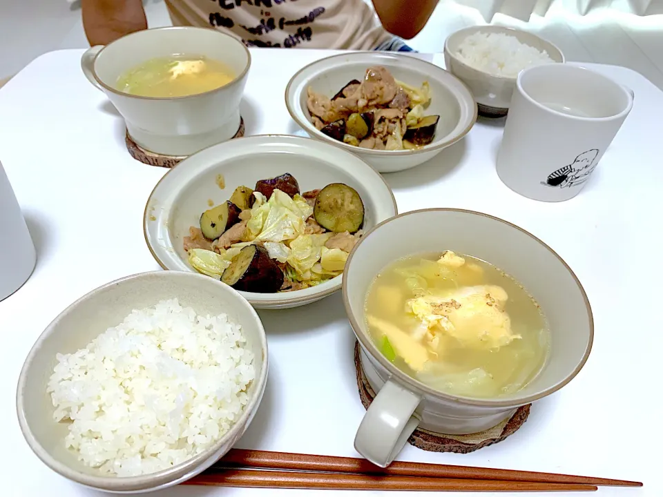 野菜と肉の炒め物とキャベ卵スープ|みいちゃんさん