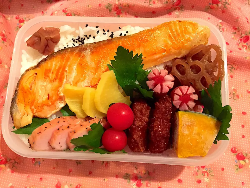 2019年9月16日
旦那さんのお弁当🍱👨‍✈️👨‍🔧👷🏻‍♂️🚊✌️💞💪🏼❤️|Kodomo Cookingさん