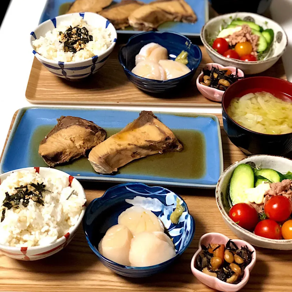 ぶりの醤油煮
ひじきの煮物
ホタテのお刺身
キャベツのお味噌汁
トマトときゅうりのツナサラダ
玄米+白米|しーちゃんさん