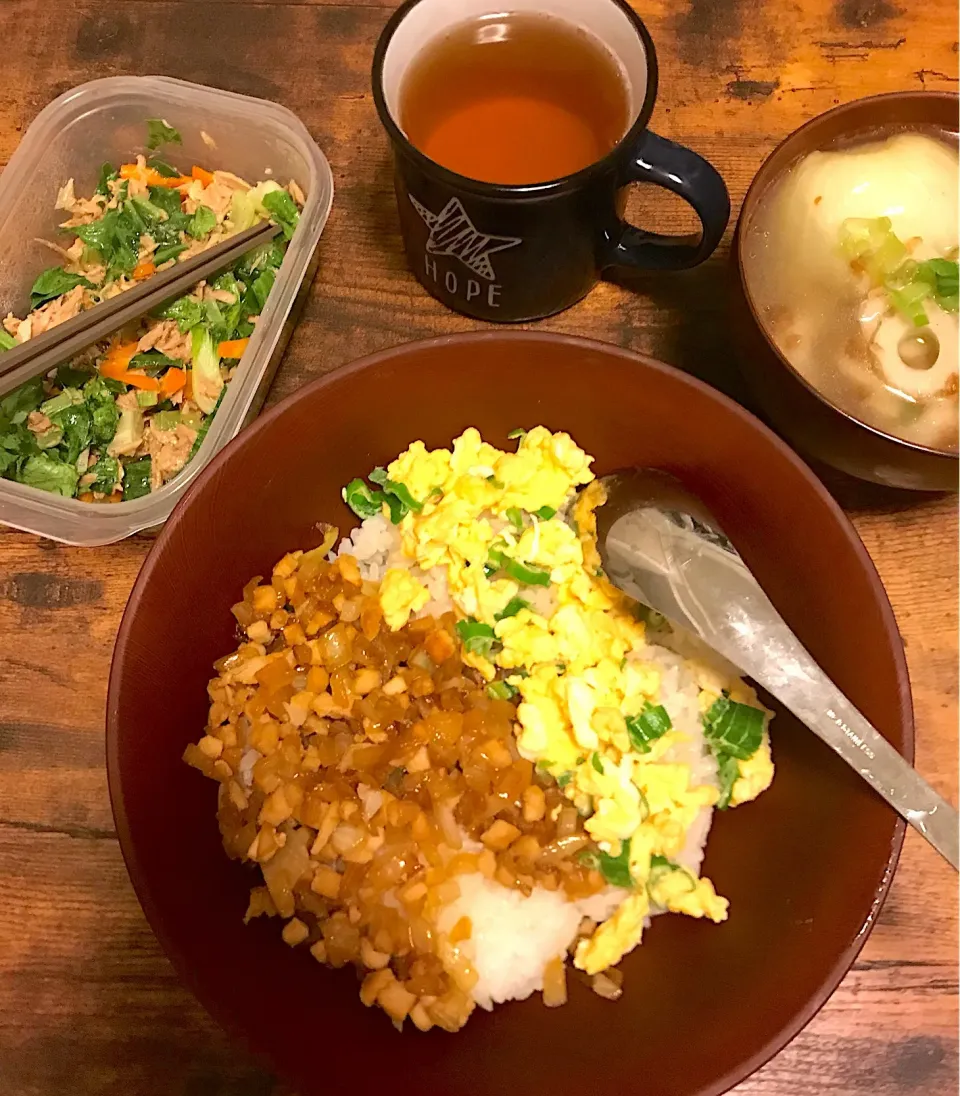 玉ねぎと鶏肉のそぼろどん
玉ねぎ丸ごと鶏ガラスープ
無限ツナ人参|ズボラさん