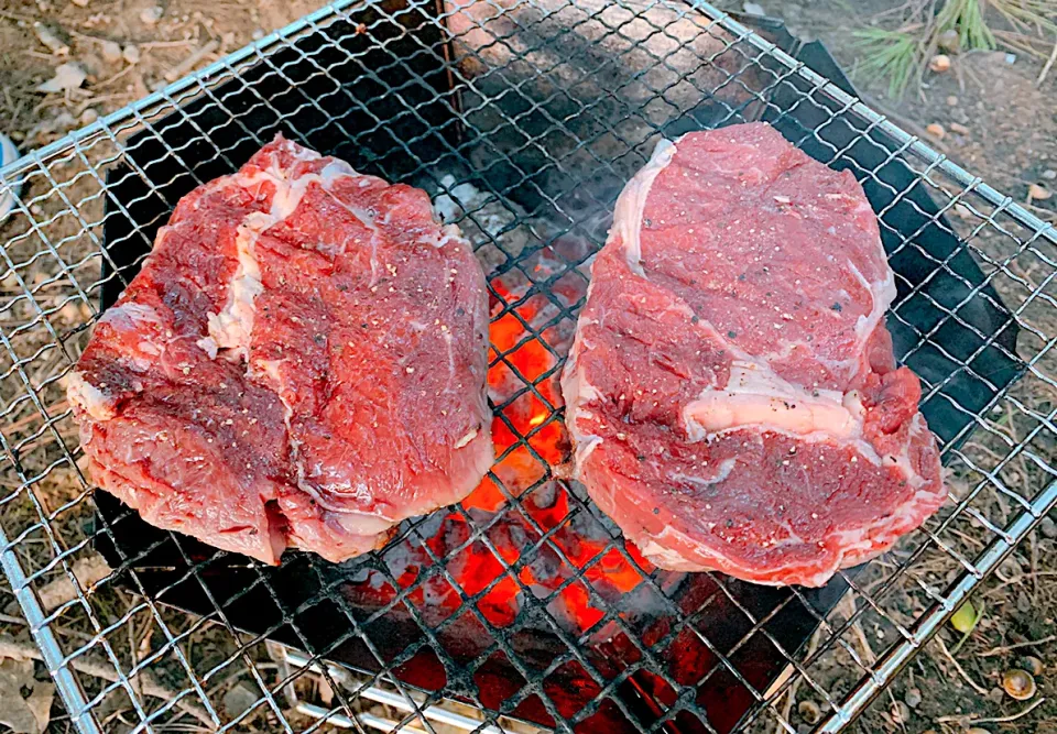 Snapdishの料理写真:野外で食べるステーキ|TAKUさん