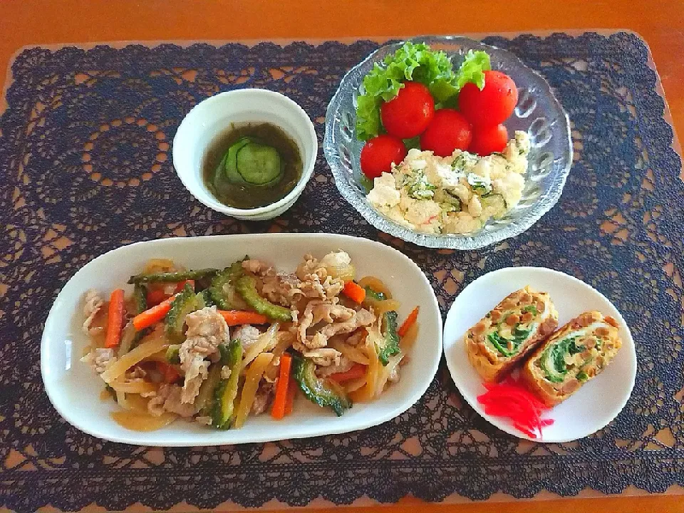 ゴーヤと豚肉の炒め物  納豆とほうれん草の卵焼き  おからサラダ  めかぶ😊|chikakoさん