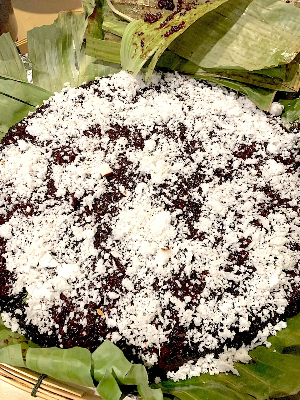 Snapdishの料理写真:Glutinous black sweet rice cake topped with freshly grated coconut🥥|🌺IAnneさん