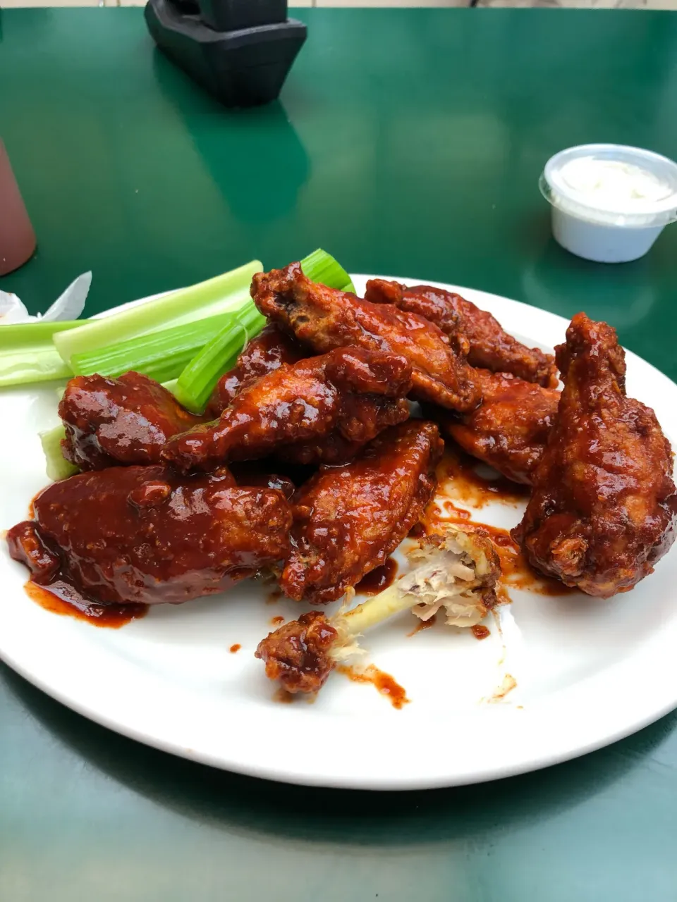 Spicy BBQ wings.|ernest ristiさん