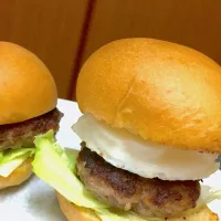 Snapdishの料理写真:筋肉月見バーガー|しおりさん