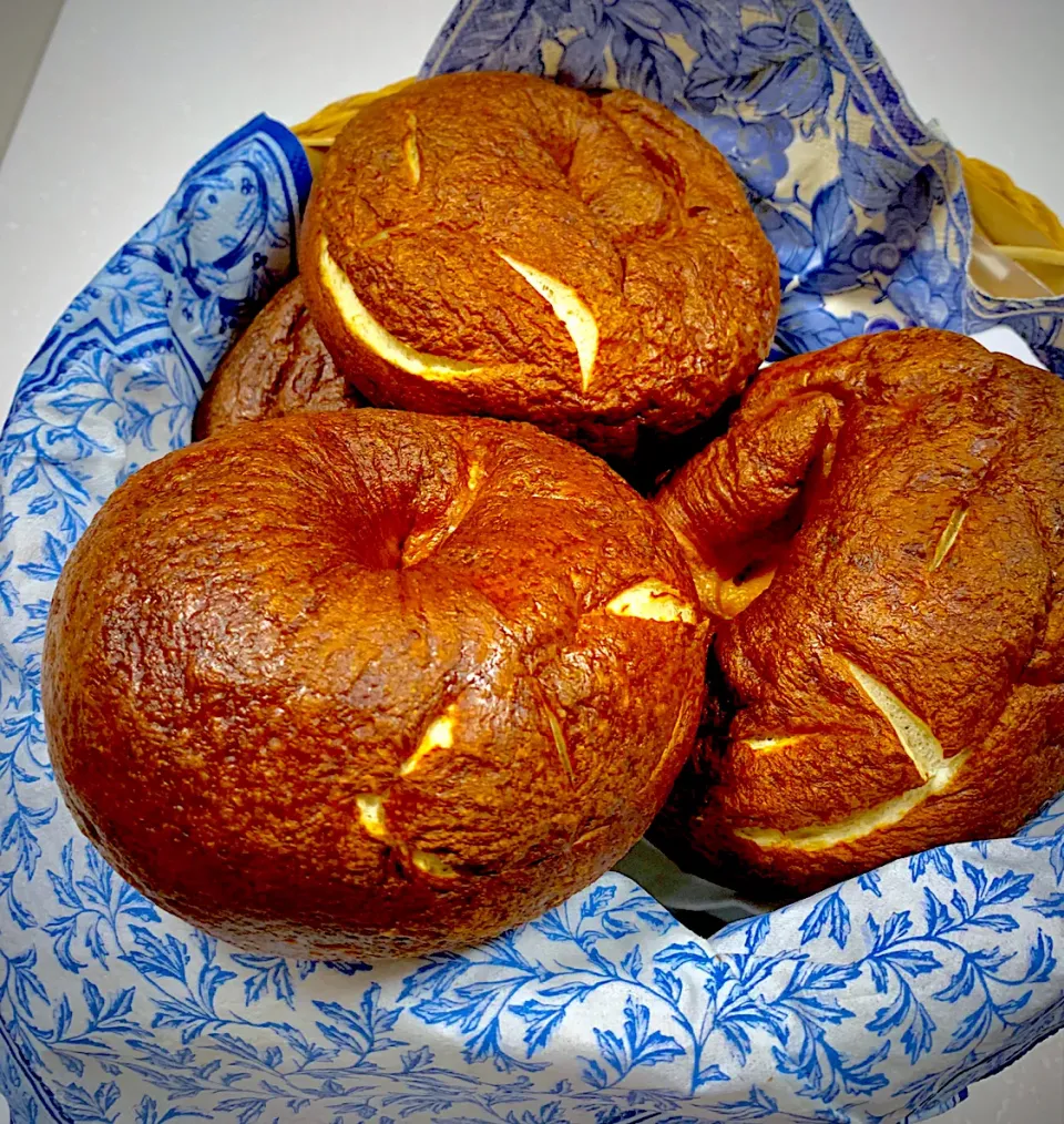 Snapdishの料理写真:Soft Pretzel Bagels|gonbenさん