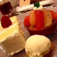 Snapdishの料理写真:フルーツのタルトとショートケーキ❁|x3sakixさん