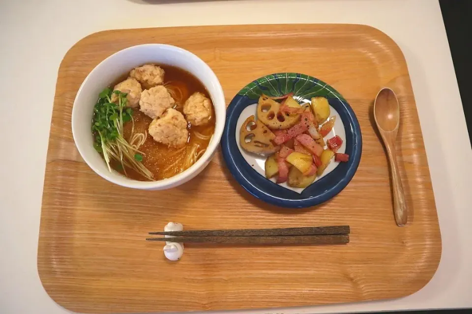 今日の夕食 鶏つくねそうめん、じゃがいもとれんこんの炒め物|pinknari🐰🌈さん