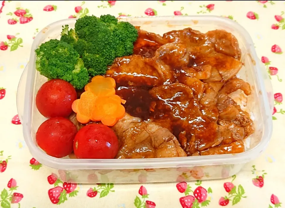 豚肉バーベキューソース炒めのっけ弁当♥️|みちゅあしさん