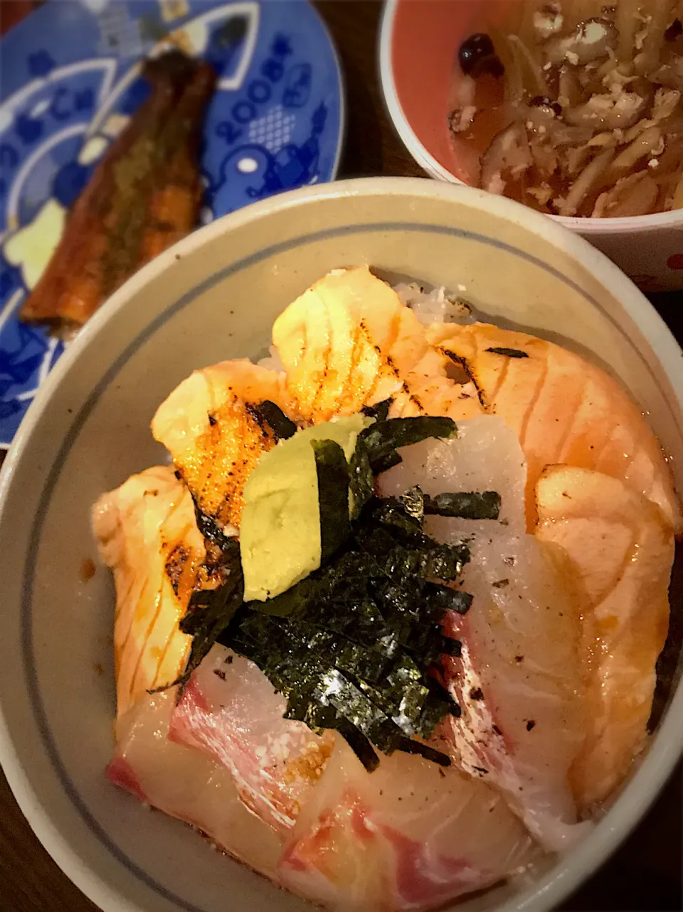 炙りサーモンと真鯛の丼  ミョウガと椎茸のお吸い物  宮崎鰻の蒲焼き|ch＊K*∀o(^^*)♪さん