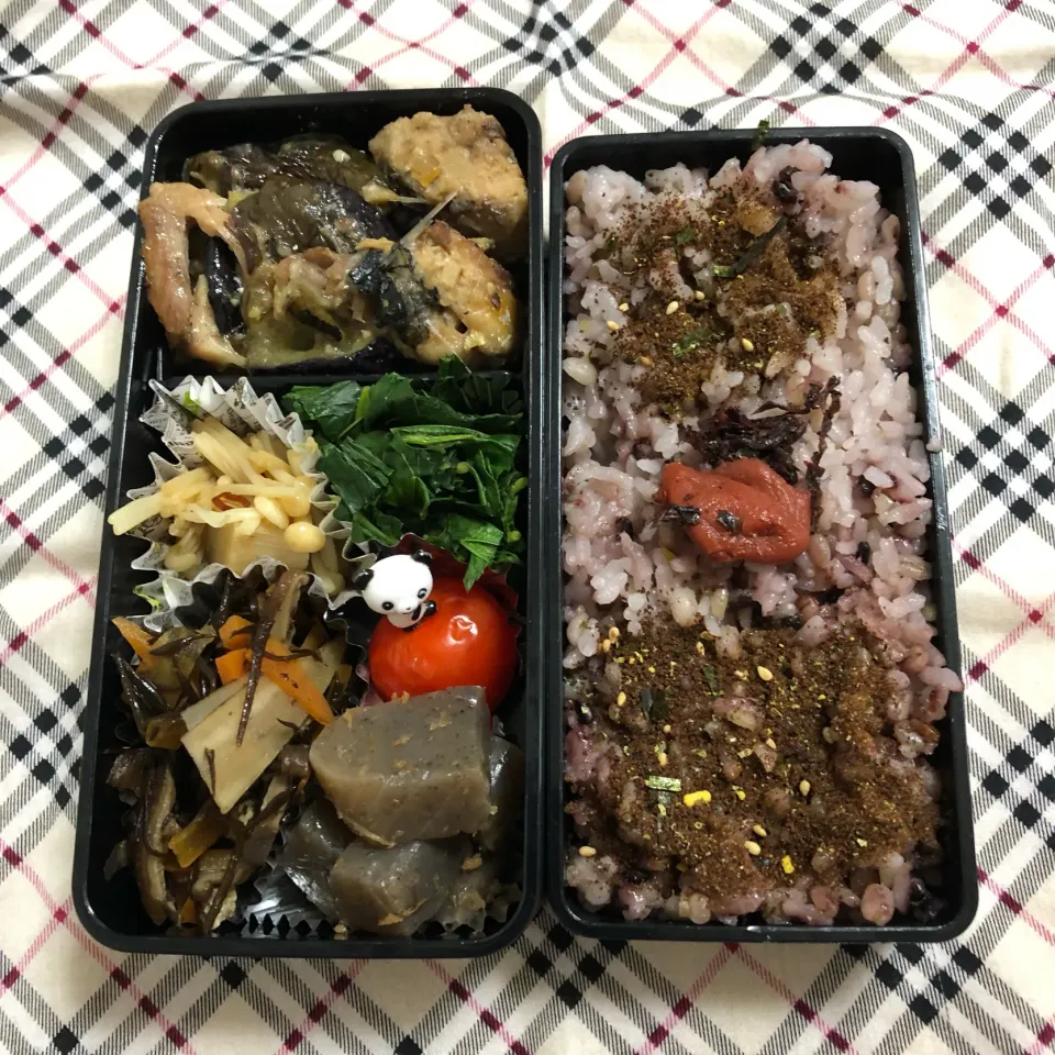 2019/09/18
茄子と鯖缶の味噌煮
ひじきの五目煮
こんにゃくのおかか煮
モロヘイヤの辛子醤油和え
えのきのマリネ
トマト🍅|aichanさん