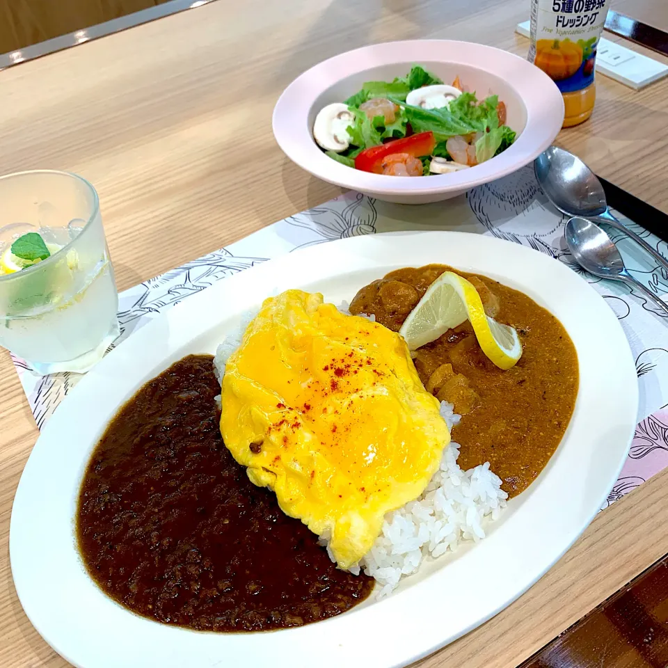 ビーフキーマとレモンチキンの２種カレー＆海老とマッシュルームのサラダ＆レモンスカッシュ|sayaさん