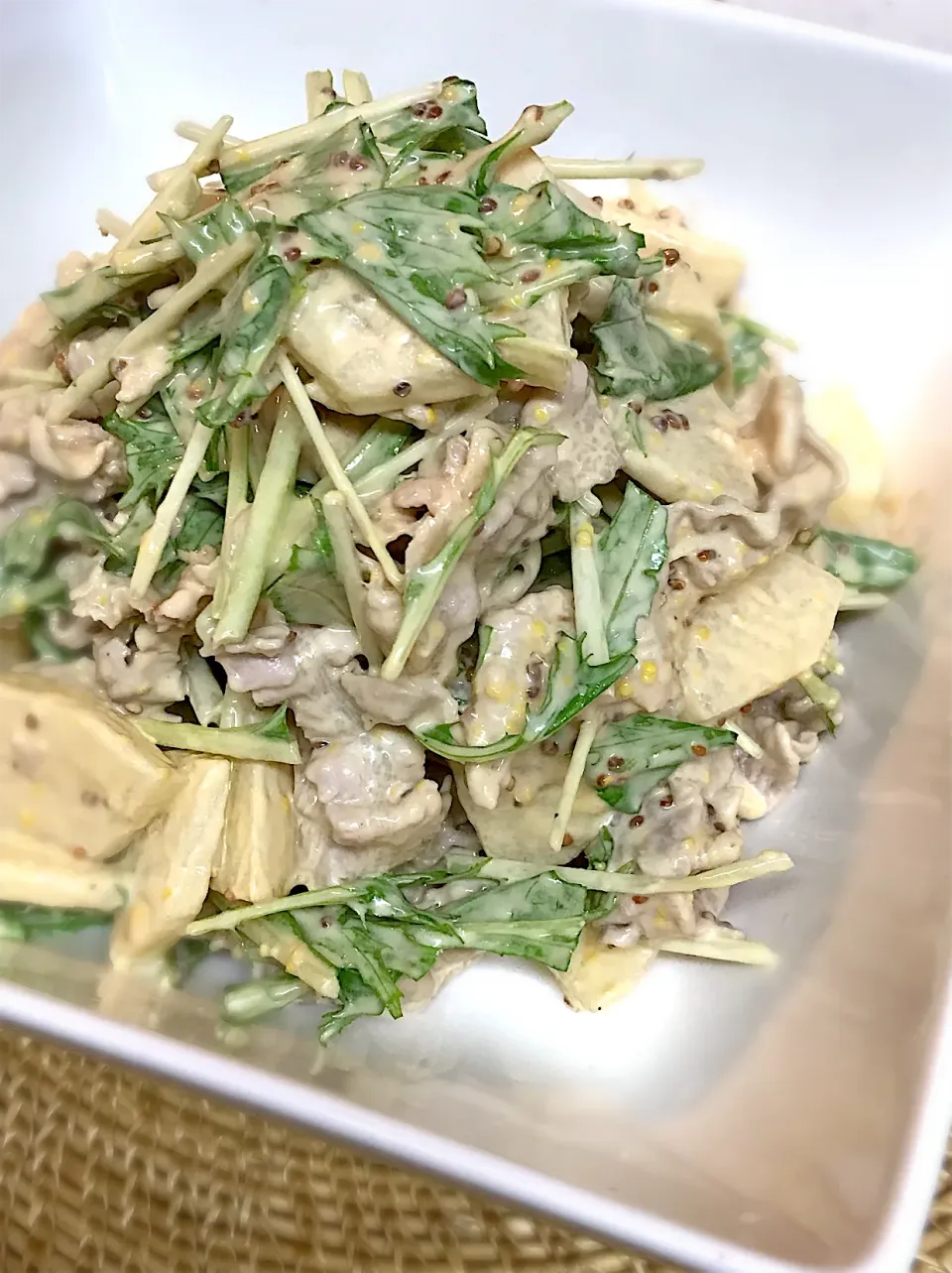 Snapdishの料理写真:潤うサラダ🥗豚しゃぶ肉と梨の白ごまドレッシング和え|しづか御膳さん