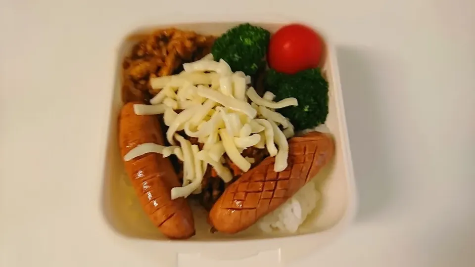 Snapdishの料理写真:★今日のお弁当★
☆レンジでチン ミートドリア
☆ソーセージとブロッコリー
☆オニオンスープ
☆アロエヨーグルト|☆Chieco☆さん