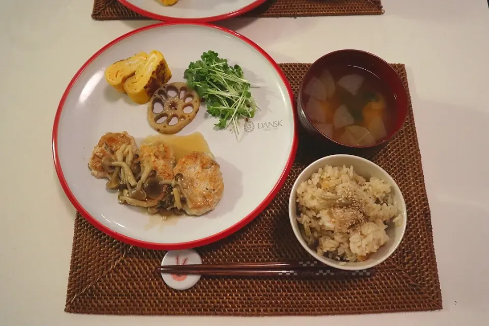 今日の夕食 豆腐つくね、塩麹卵焼き、ごぼうの炊き込みご飯、大根とわかめの味噌汁|pinknari🐰🌈さん