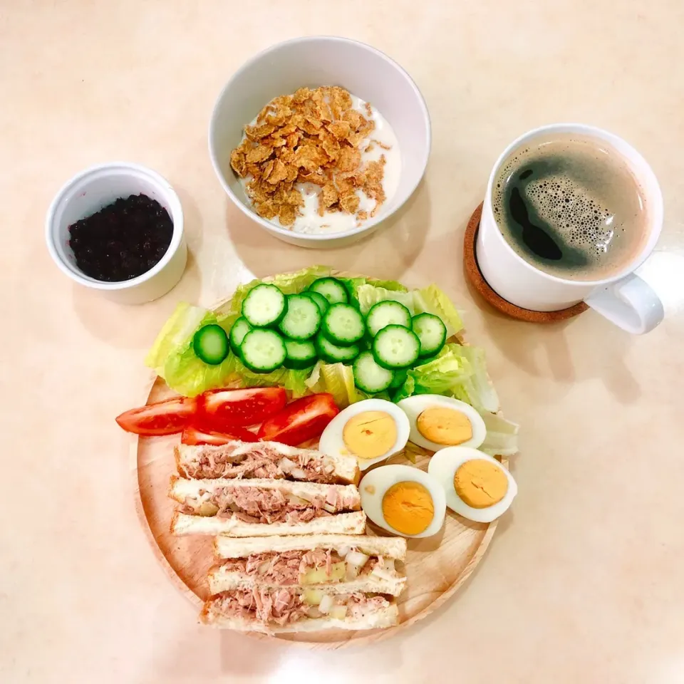 🥯日常の朝ごはん🍞 玉ねぎツナサンドver.|Rina (˶‾᷄ ⁻̫ ‾᷅˵)さん