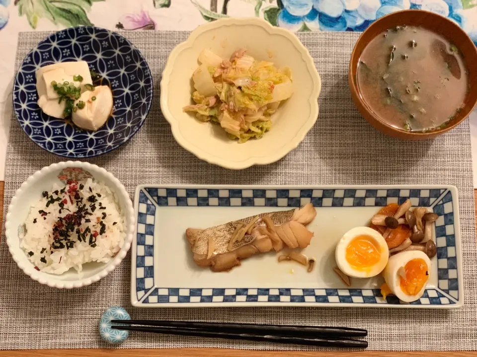 ・鯛の煮付け
・白菜とツナの豆板醤サラダ
・冷奴
・お味噌汁
・ご飯|maiさん