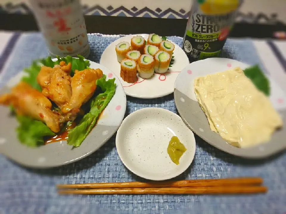 Snapdishの料理写真:☆手羽元ピリ辛甘酢ソテー
☆湯葉
☆ちくわキュウリ
☆strongzeroグレフル♬(*'ﾉ◎`*)ｺﾞｸｺﾞｸ|☆Chieco☆さん