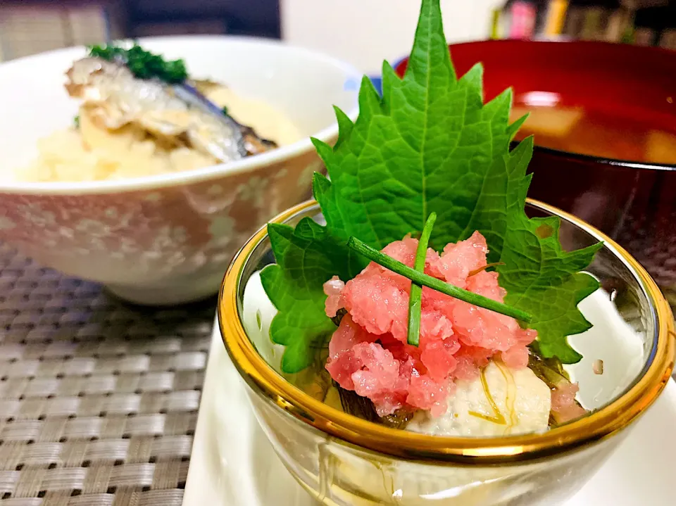 秋刀魚の炊き込みご飯とガゴメ昆布とマグロの和え物！味噌汁|snnさん