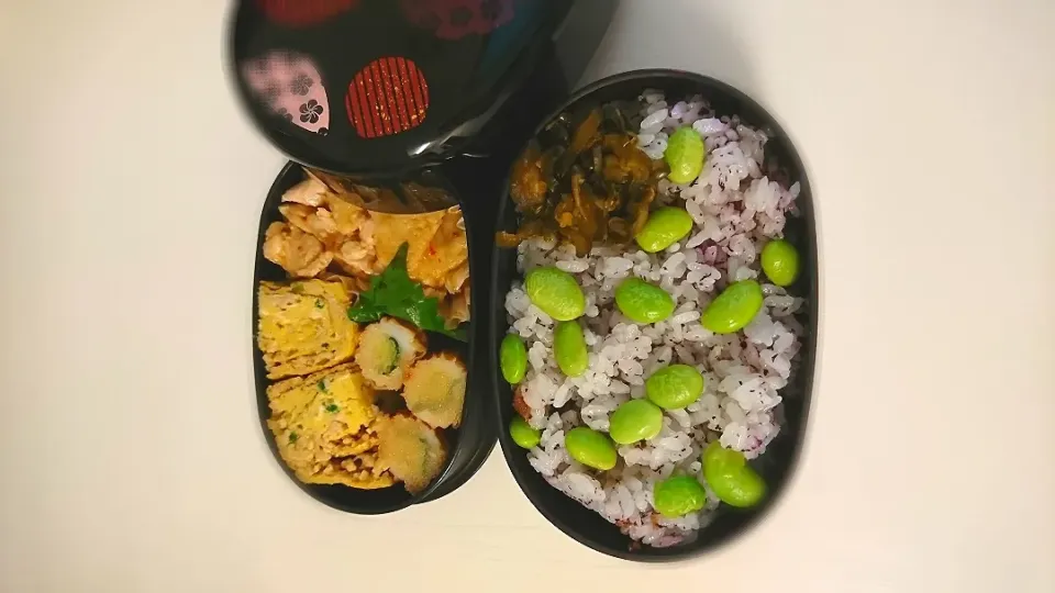 Snapdishの料理写真:★今日のお弁当★
☆手羽元のピリ辛甘酢ソテーほぐし
(夕飯の残り)
☆ちくわキュウリの明太子添え
☆鶏そぼろ入り玉子焼き
☆ゆかりご飯
☆ヨーグルト
☆あさげ|☆Chieco☆さん