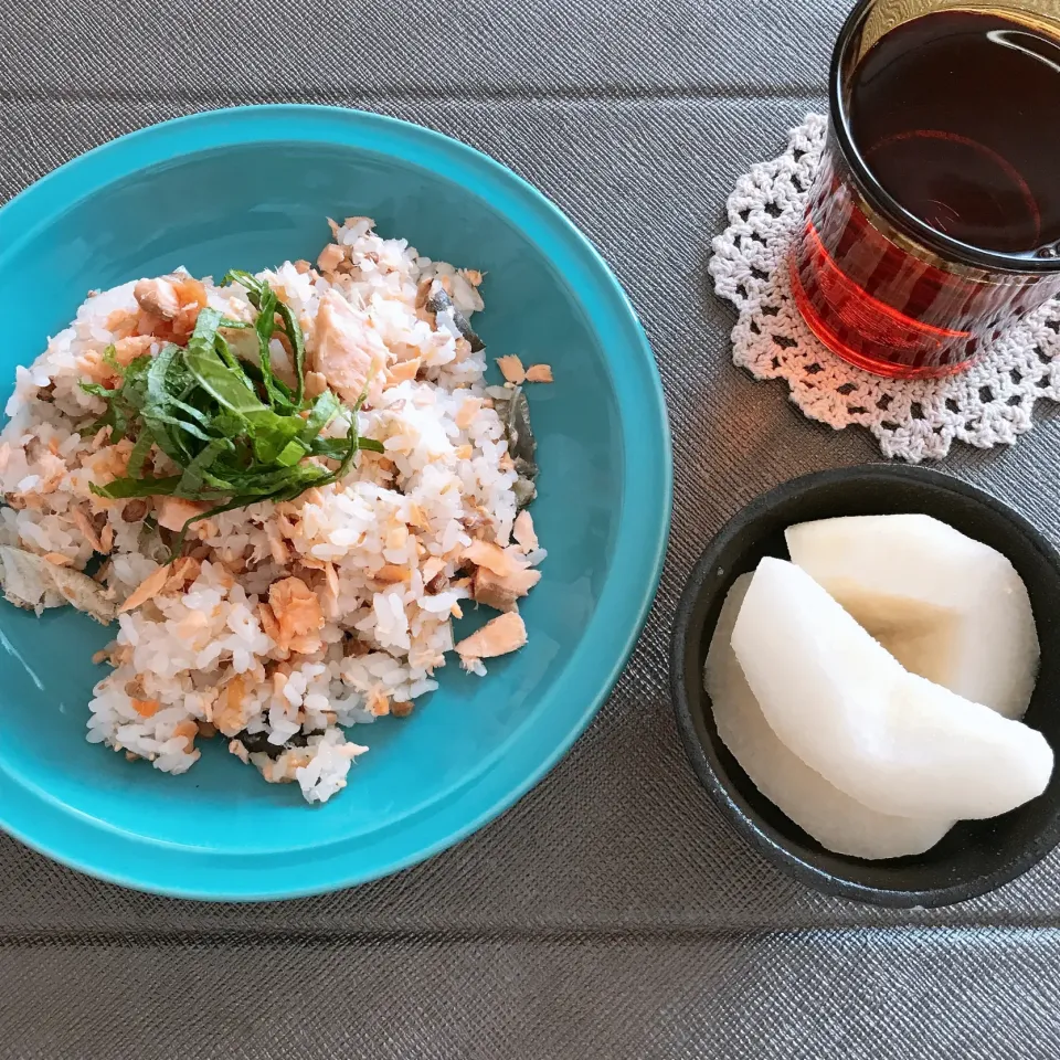 鮭と梅の混ぜご飯ランチ(•͈⚇•͈)|サチャンさん