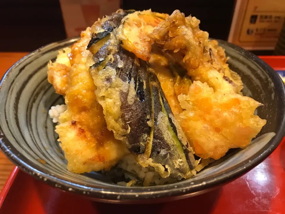 厚切りとり天丼🐔 季節の野菜天|なお🅿️さん