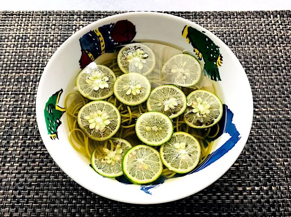 Snapdishの料理写真:memetanさんの料理 にゃあさんの🥒冷かけすだち蕎麦。
温かいやつを萩の「ゆずきち」で作ってみたよ！(*´∇｀*)|イチロッタさん