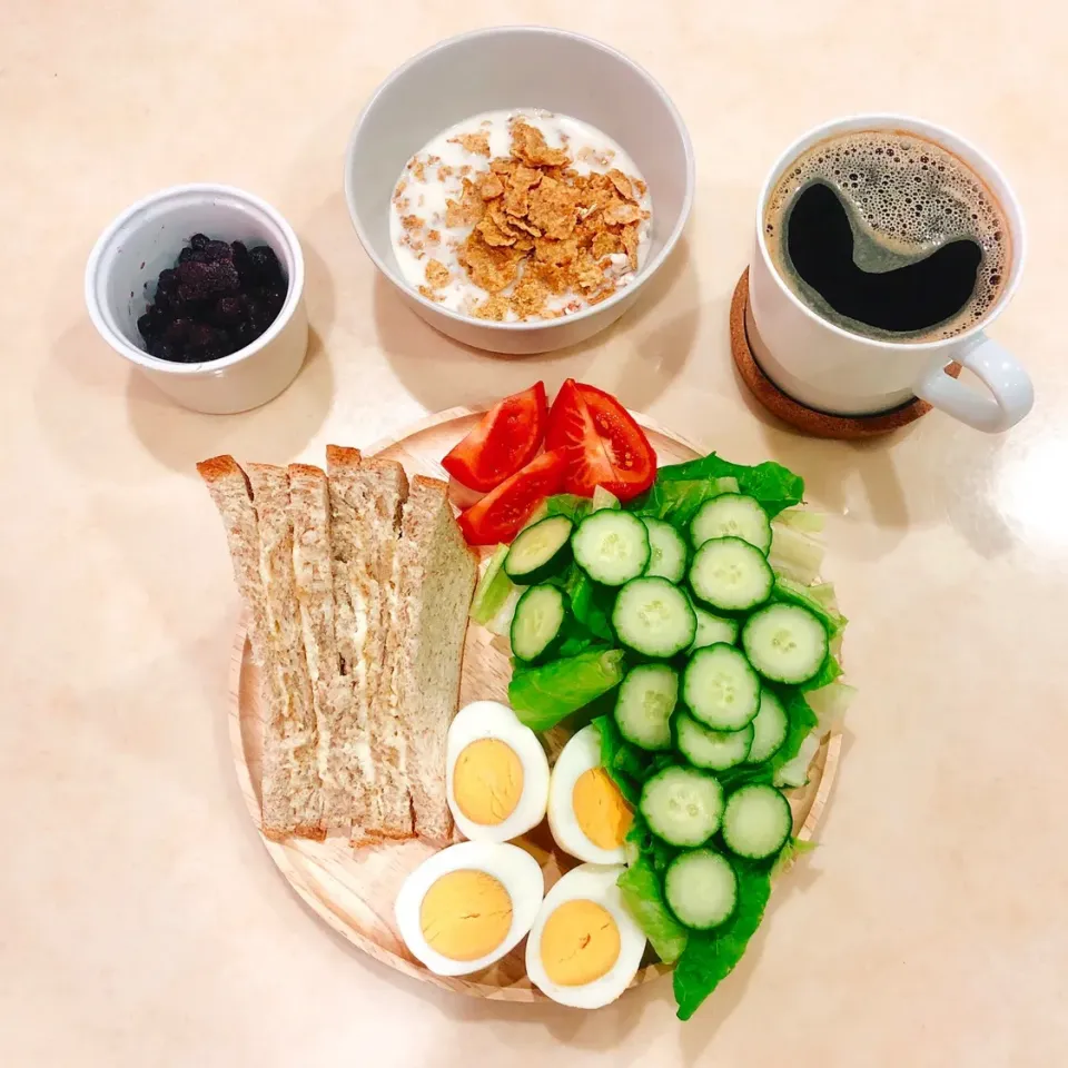 🥯日常の朝ごはん🍞 クリームチーズ＆ハニーサンドver.|Rina (˶‾᷄ ⁻̫ ‾᷅˵)さん