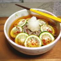 にゃあ（芸名）さんの料理 スダチの冷かけ蕎麦の食べられるいい季節がやってきましたわ🤗暑くて食欲なくても食べられる逸品…だから痩せぬのか🐷