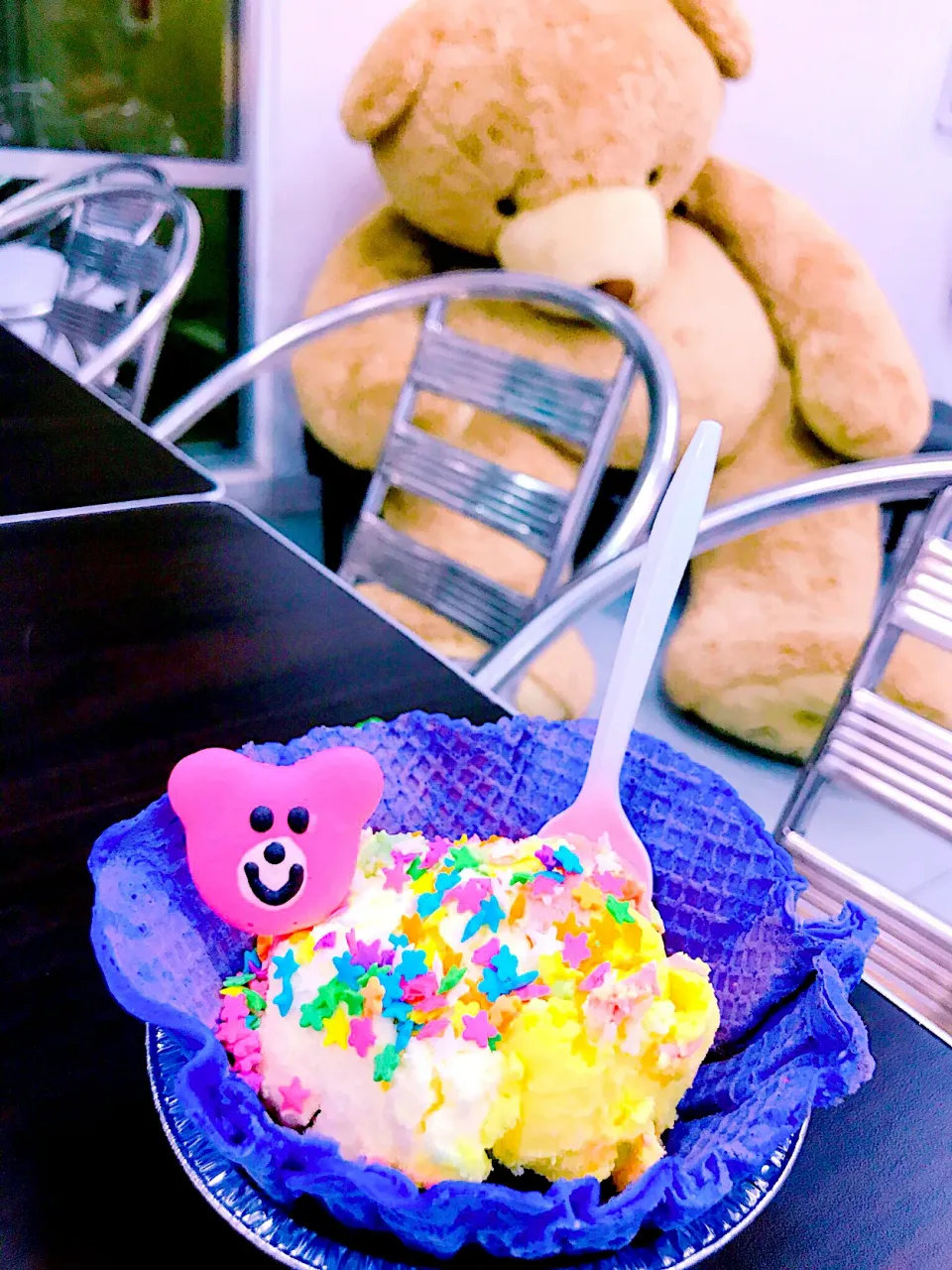 Snapdishの料理写真:超絶身体に悪そうなpurple笑 ワッフルアイス@スノーモンスターのΝewflavor Gummybear|舞さん