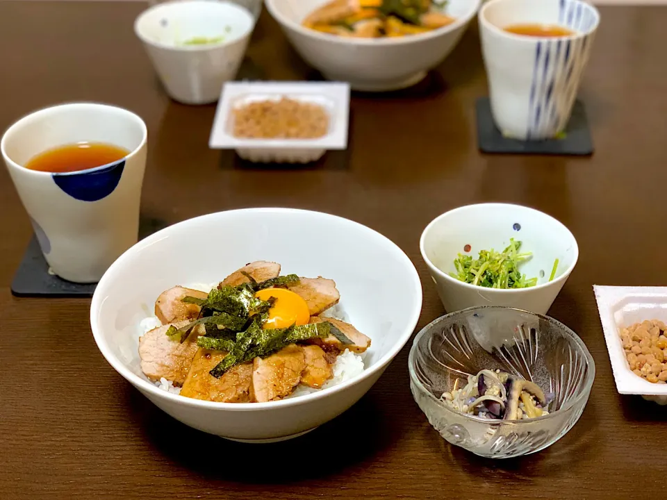 Snapdishの料理写真:🌸 豚ももチャーシュー丼 🌸|たんちゃんさん