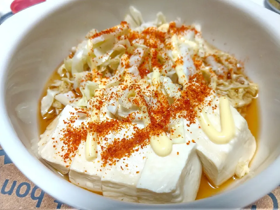 今夜の晩酌❤
豆腐とキャベツの温やっこ風😋|かおさん