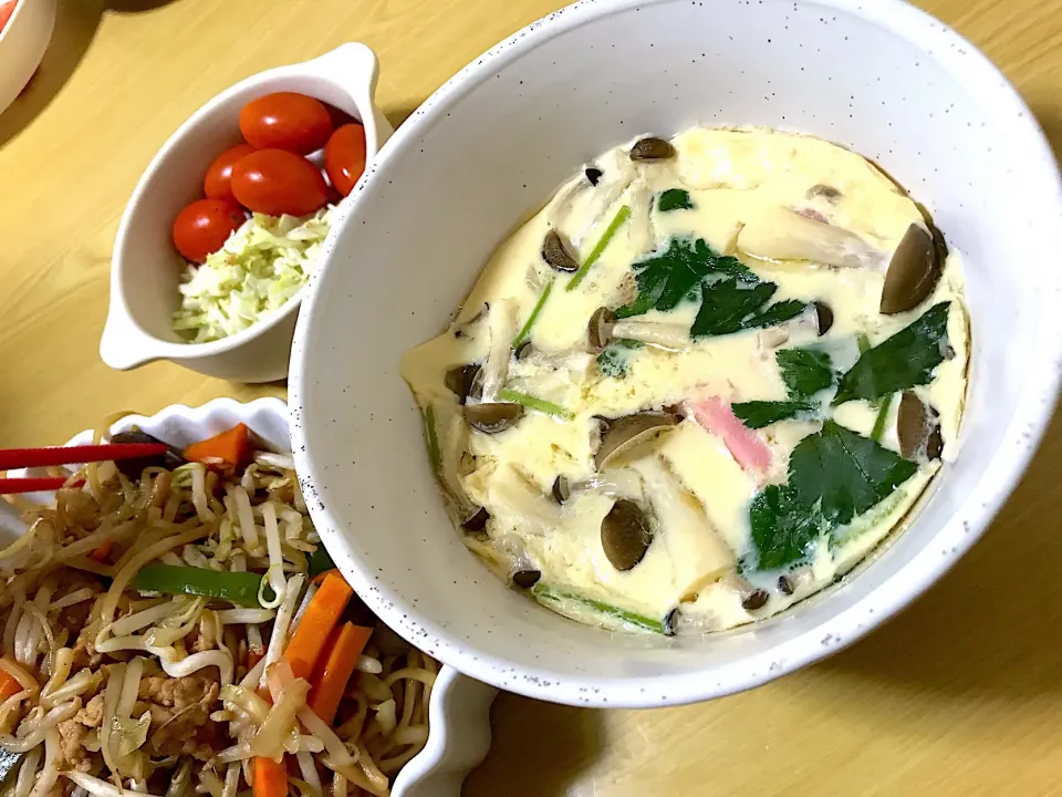 今日の夕飯(^^)レンジで丼茶碗蒸し、焼きそば、コールスローサラダ|kibutoriさん