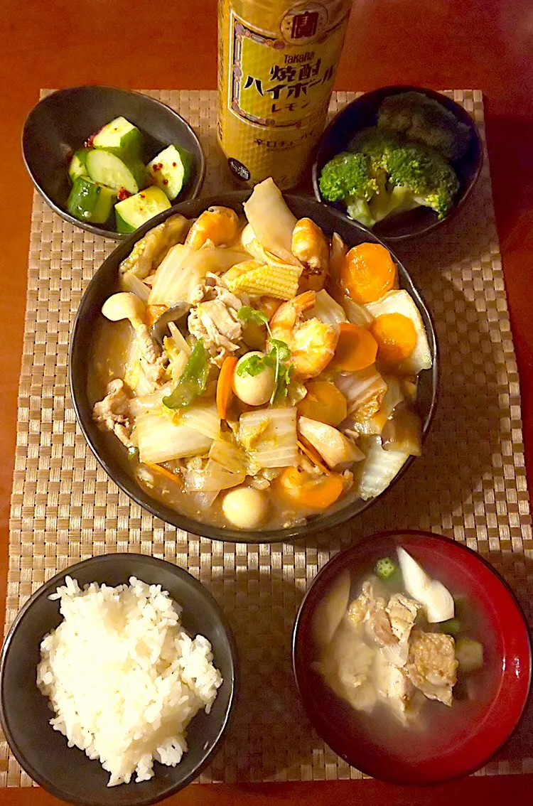 Today's Dinner🍴胡瓜のﾋﾟﾘ辛漬け･ｺﾞﾏだれﾌﾞﾛｯｺﾘｰ･八宝菜･白飯･塩ﾁｷﾝｽﾃｰｷとｵｸﾗの中華ｽｰﾌﾟ|🌈Ami🍻さん