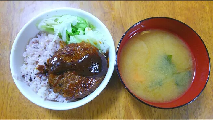 ９月１３日　ハンバーグ丼　お味噌汁|いもこ。さん