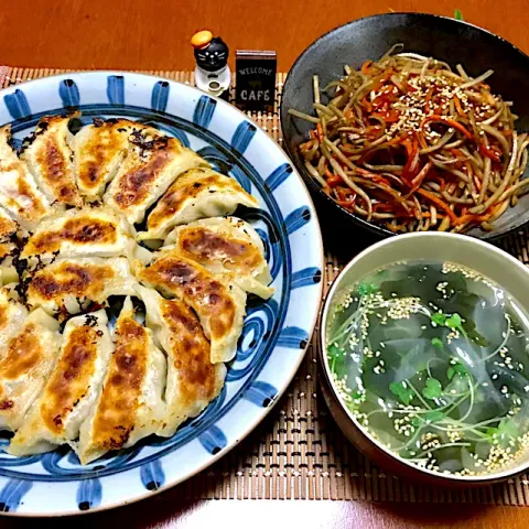 「料亭の味 減塩（だし入り）」を使ってみたSnapdishの料理・レシピ写真:餃子&きんぴらゴボウ&中華スープ