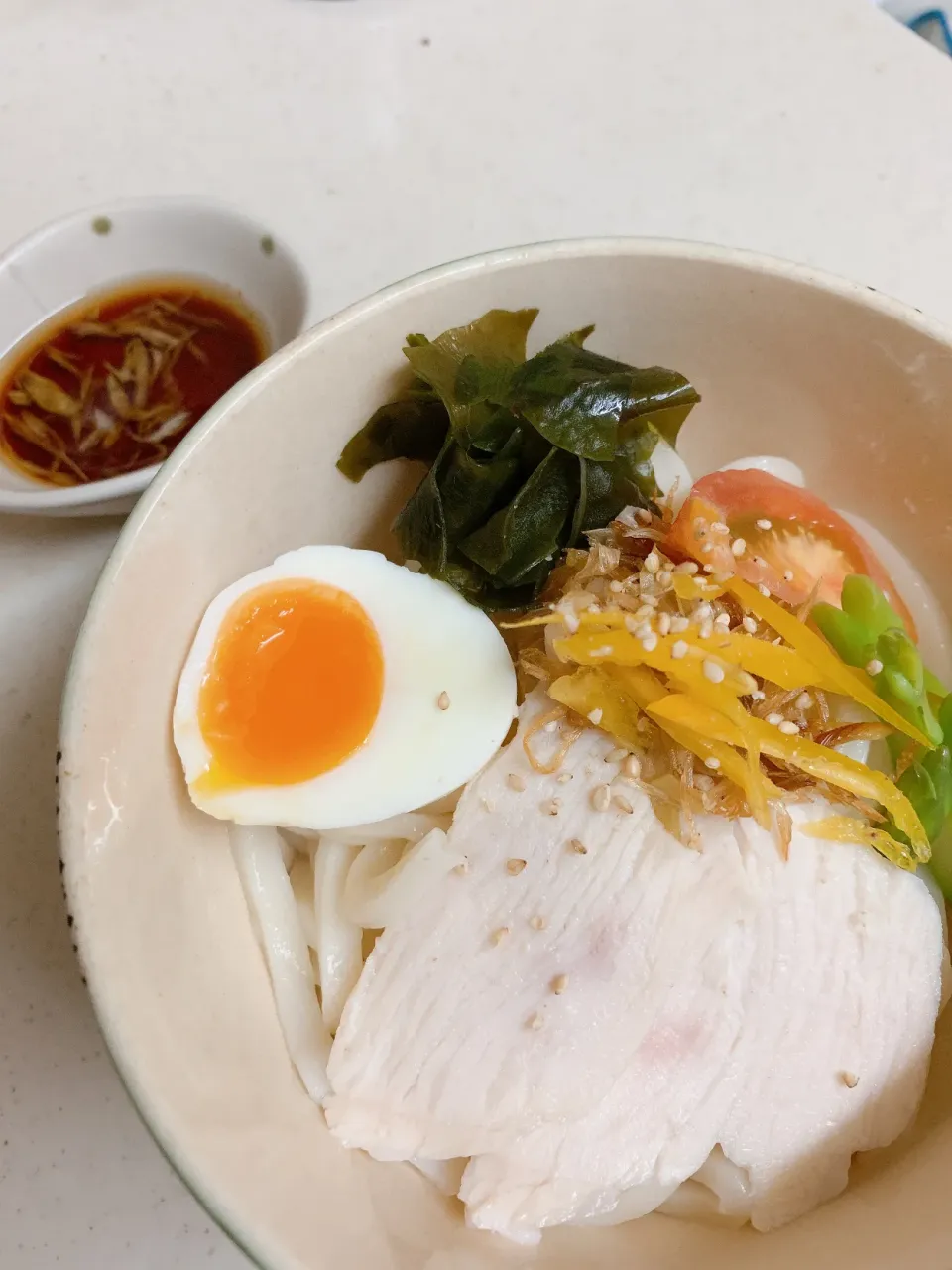 Snapdishの料理写真:葱油で作るサラダうどん|たにぐちほまれさん