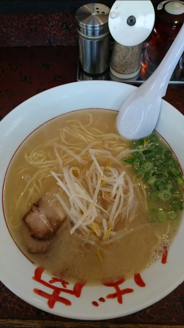 豊中市柴原「南ばん亭本店」の「白ラーメン」|タカシさん