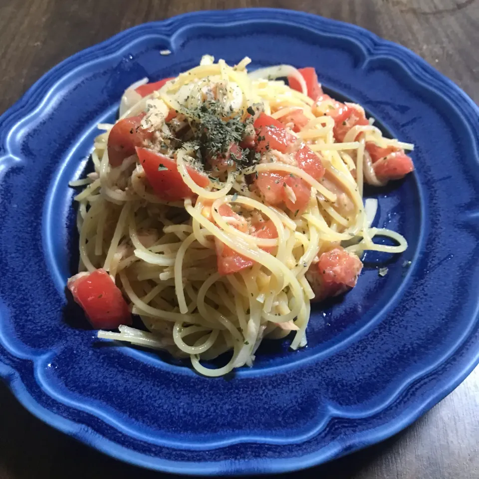 Snapdishの料理写真:トマトとツナの冷たいパスタ|perfuさん