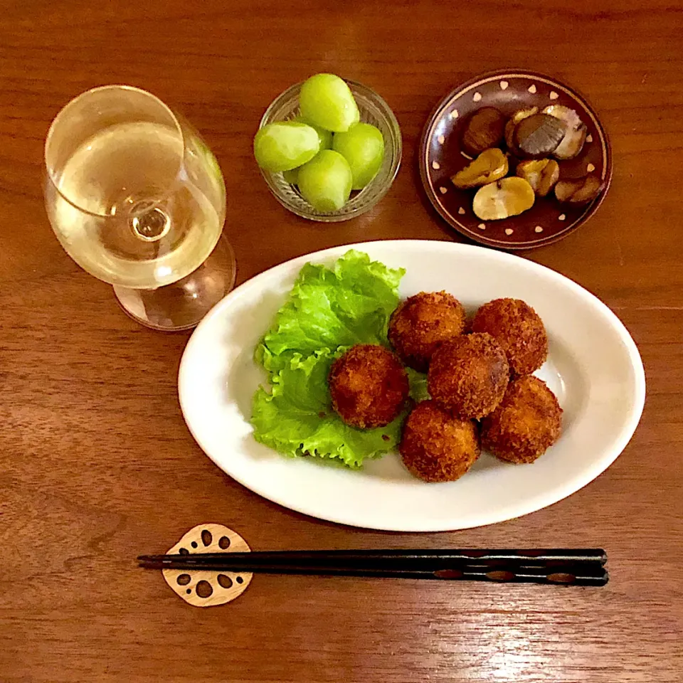 秋味🍂蓮根コロッケ、甘栗、シャインマスカット　　　　　　　　　　Lotus root croquette|マユマユさん