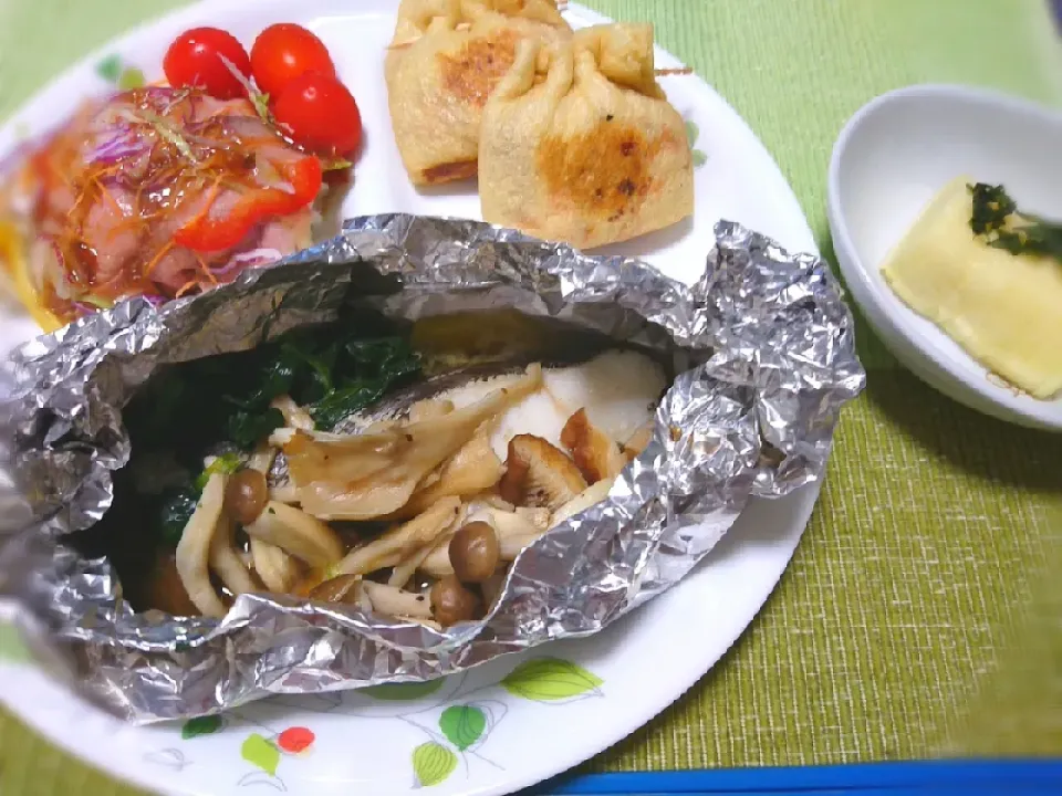 ☆鱈とキノコのホイル蒸し(バターポン酢)
☆油揚げのキムチ納豆焼き
☆ローストビーフサラダ(スーパーお値打ち品)
☆しそ大根
☆strongzero500缶♬(*'ﾉ◎`*)ｺﾞｸｺﾞｸ|☆Chieco☆さん